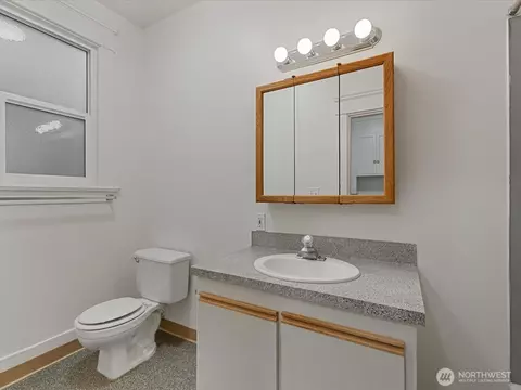 Bath - 3502 Norton Ave, Everett, WA 98201 photo 1 of 4