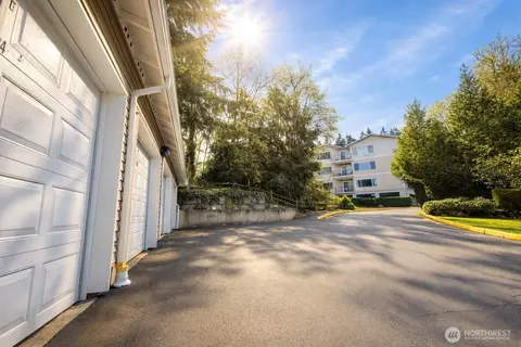 15000 Juanita Dr NE #403, Kenmore, WA 98028