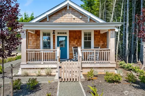 24 Switchback Ln, Pacific Beach, WA 98571