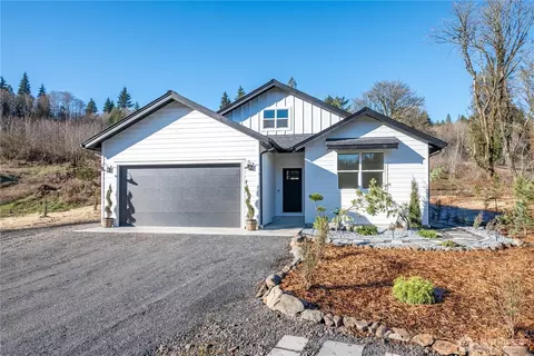 176 Wake Robin Ln, Longview, WA 98632