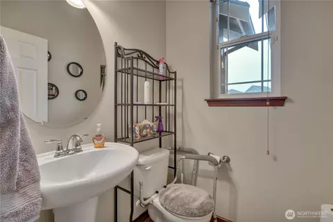 Bath - 910 Boatman NW, Orting, WA 98360 photo 1 of 5