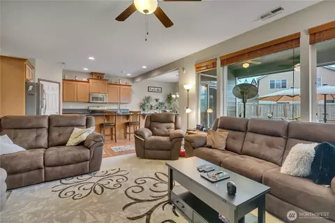 Living - 910 Boatman NW, Orting, WA 98360 photo 2 of 2