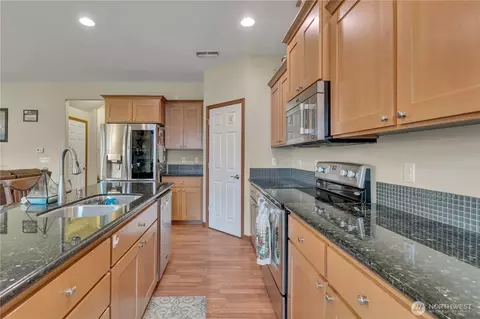 Kitchen - 910 Boatman NW, Orting, WA 98360 photo 3 of 5