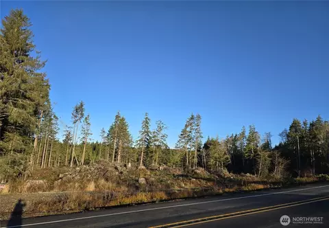 2753 State Route 101, Ilwaco, WA 98624
