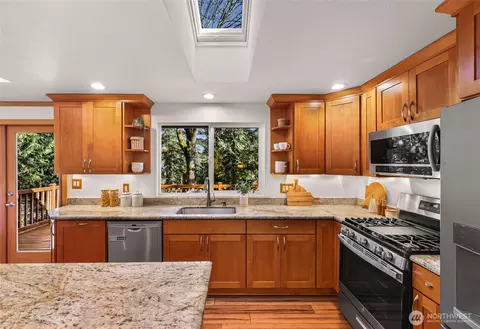 Kitchen - 14724 107th Ave NE, Bothell, WA 98011 photo 3 of 3