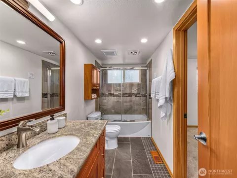 Bath - 14724 107th Ave NE, Bothell, WA 98011 photo 1 of 3