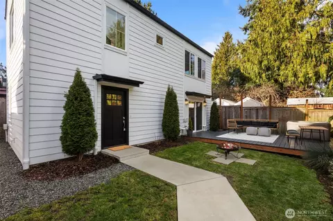 712 NW 95th St, Seattle, WA 98117