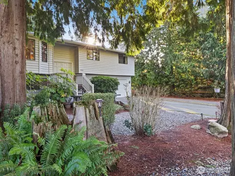 15903 E Shore Dr, Lynnwood, WA 98087