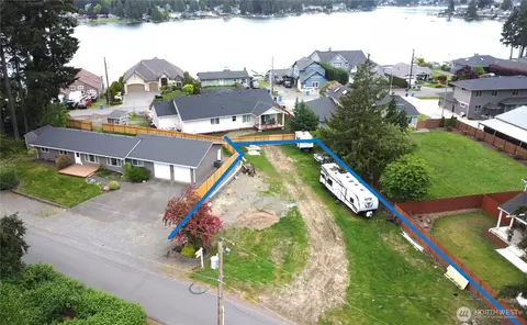 6004 W Tapps Dr E, Bonney Lake, WA 98391