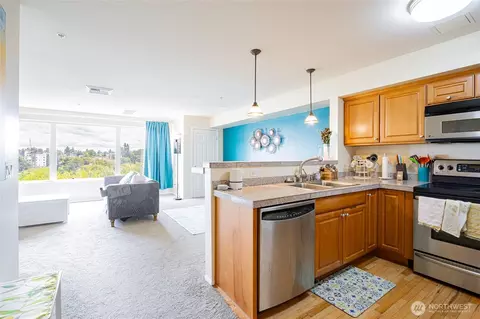 3201 Pacific Ave #403, Tacoma, WA 98418
