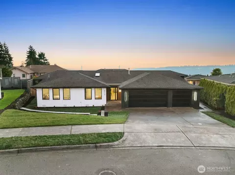 6710 N Parkview Ln, Tacoma, WA 98407