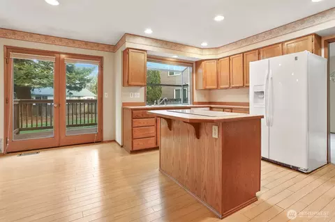 Kitchen - 4007 119th Pl SE, Everett, WA 98208 photo 2 of 3