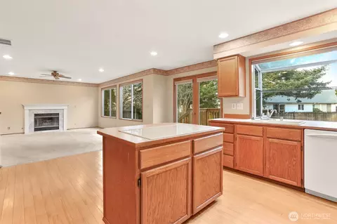 Living - 4007 119th Pl SE, Everett, WA 98208 photo 4 of 6