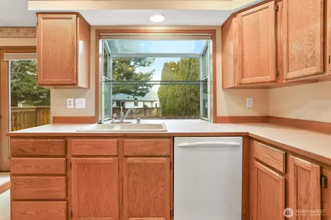 Kitchen - 4007 119th Pl SE, Everett, WA 98208 photo 3 of 3