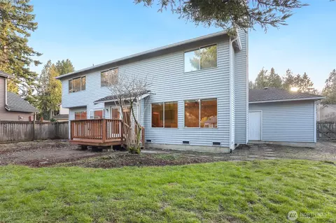 Exterior - 4007 119th Pl SE, Everett, WA 98208 photo 4 of 7