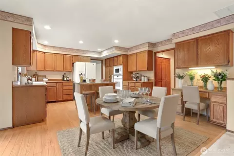 Dining - 4007 119th Pl SE, Everett, WA 98208 photo 2 of 2