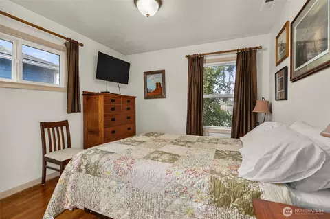 Bedroom - 342 Beech St, Longview, WA 98632 photo 1 of 2