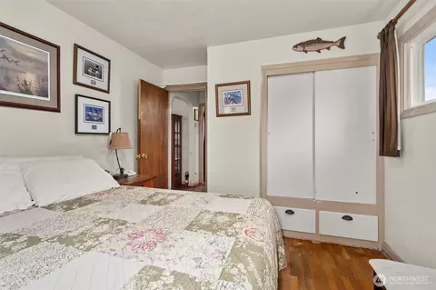 Bedroom - 342 Beech St, Longview, WA 98632 photo 2 of 2