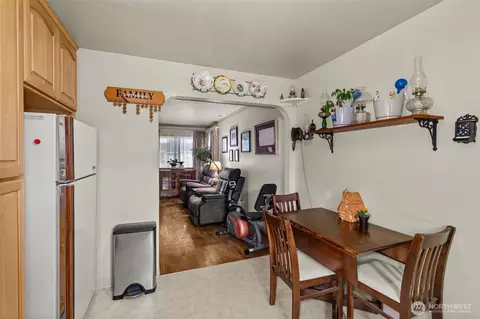 Dining - 342 Beech St, Longview, WA 98632 photo 1 of 1
