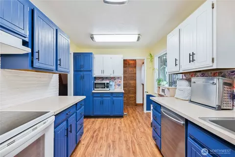 Kitchen - 128 Alpha Dr, Longview, WA 98632 photo 3 of 4