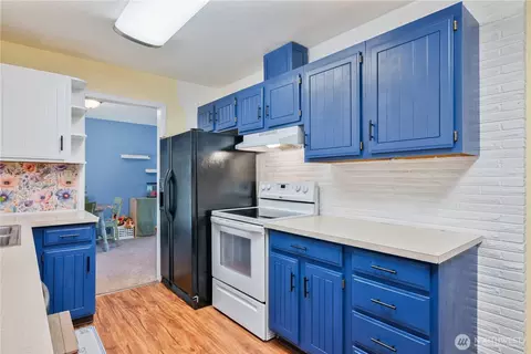 Kitchen - 128 Alpha Dr, Longview, WA 98632 photo 2 of 4
