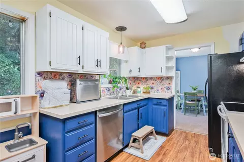 Kitchen - 128 Alpha Dr, Longview, WA 98632 photo 1 of 4