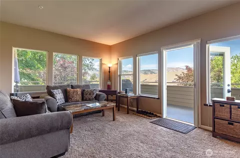 Living - 87 Red Hawk Dr, Orondo, WA 98843 photo 3 of 3