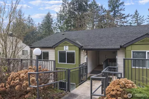 31500 33rd Pl SW #E201, Federal Way, WA 98023