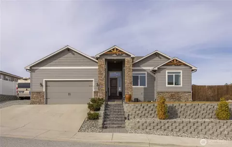 457 Whisper Pl, Chelan, WA 98816