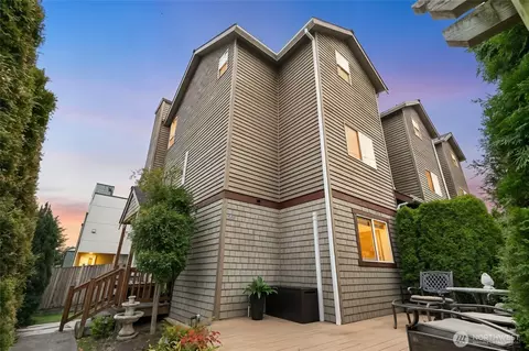 2906 5th Ave W, Seattle, WA 98119