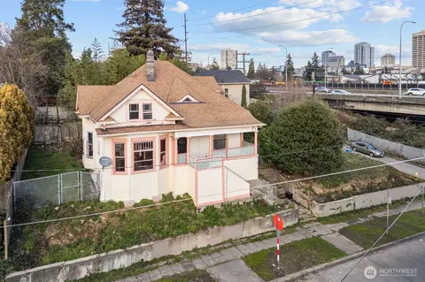 414 NE 42nd St, Seattle, WA 98105