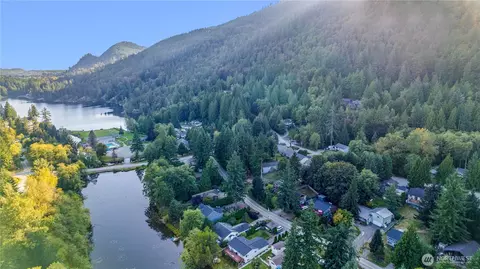 440 E Alder Dr, Sedro Woolley, WA 98284