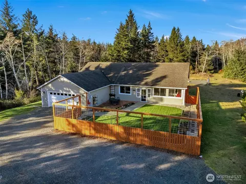 18215 Mill Ln, Long Beach, WA 98631