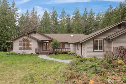 250 Saylor Rd, Camano Island, WA 98282