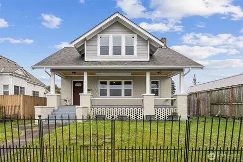 413 2nd St NE, Puyallup, WA 98372