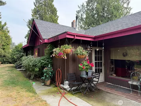 5420 Monta Vista Dr, Edgewood, WA 98372