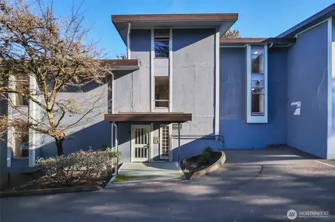 10457 Des Moines Memorial Dr S #302, Seattle, WA 98168