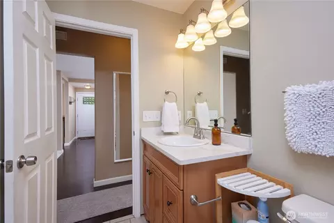 Bath - 123 E Maple St, Walla Walla, WA 99362 photo 2 of 3