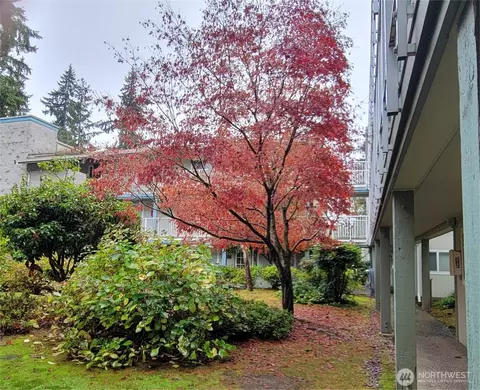 5802 200th St SW #A, Lynnwood, WA 98036