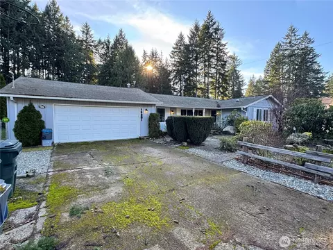 13801 Dana Ln E, Puyallup, WA 98373