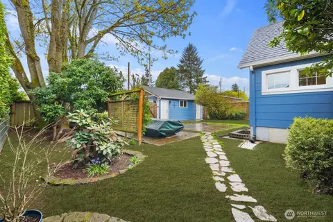 Exterior - 1801 Rockefeller Ave, Everett, WA 98201 photo 7 of 9