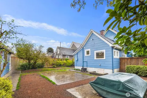 Exterior - 1801 Rockefeller Ave, Everett, WA 98201 photo 5 of 9