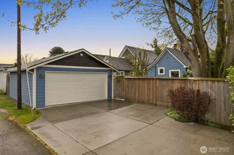 Exterior - 1801 Rockefeller Ave, Everett, WA 98201 photo 8 of 9