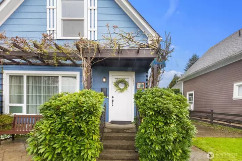 Exterior - 1801 Rockefeller Ave, Everett, WA 98201 photo 3 of 9