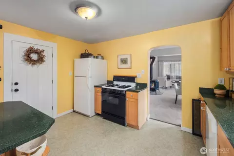 Kitchen - 1801 Rockefeller Ave, Everett, WA 98201 photo 4 of 4