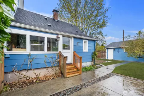 Exterior - 1801 Rockefeller Ave, Everett, WA 98201 photo 4 of 9