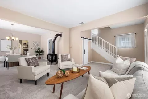 Living - 1801 Rockefeller Ave, Everett, WA 98201 photo 3 of 3