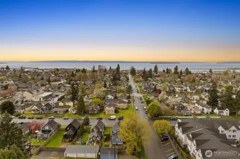 View/Area - 1801 Rockefeller Ave, Everett, WA 98201 photo 2 of 4