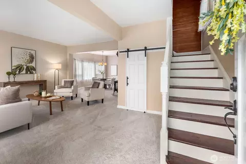 Entry Way - 1801 Rockefeller Ave, Everett, WA 98201 photo 1 of 4