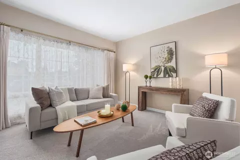 Living - 1801 Rockefeller Ave, Everett, WA 98201 photo 2 of 3